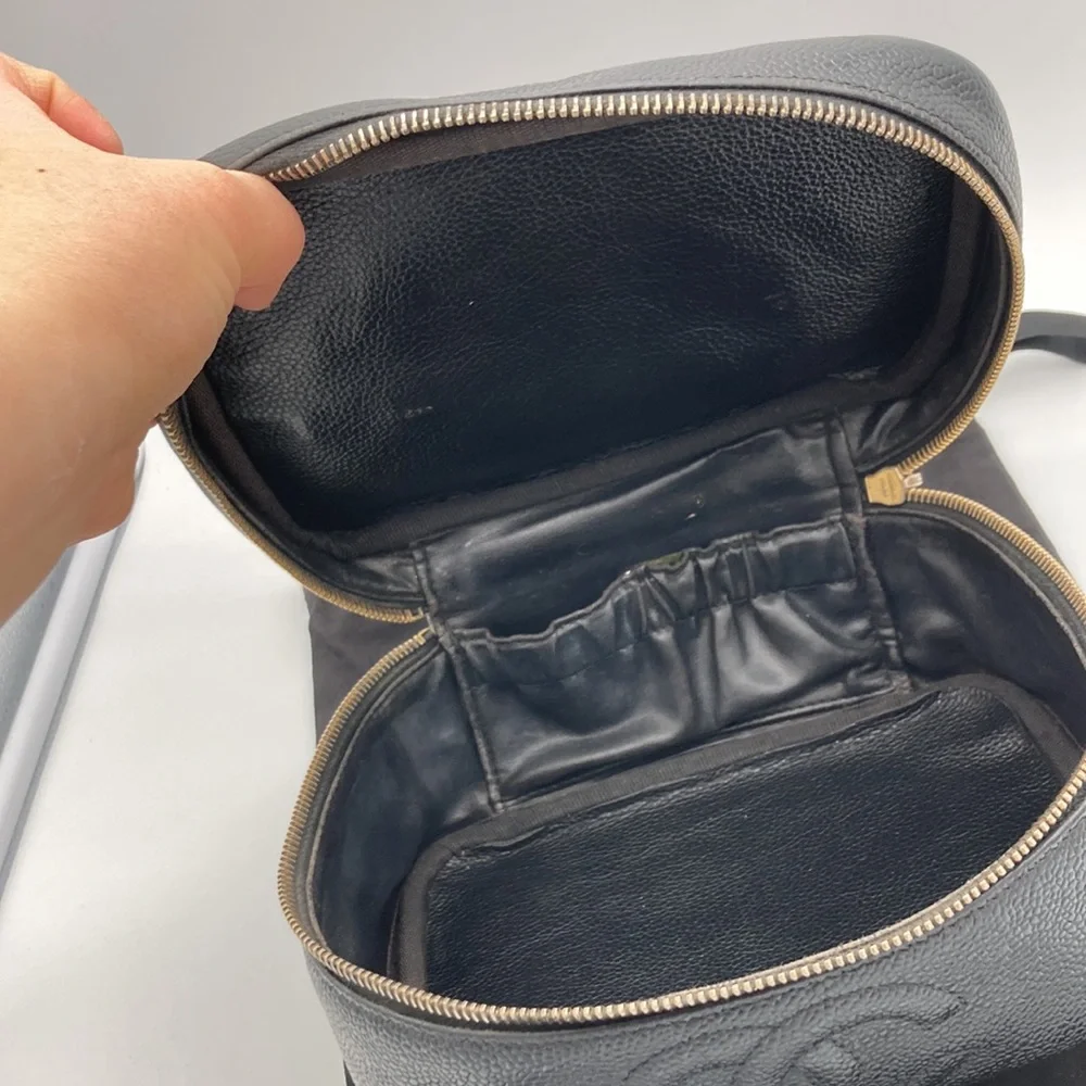 CHANEL CAVIAR CC VINTAGE BLACK VANITY COSMETIC BAG